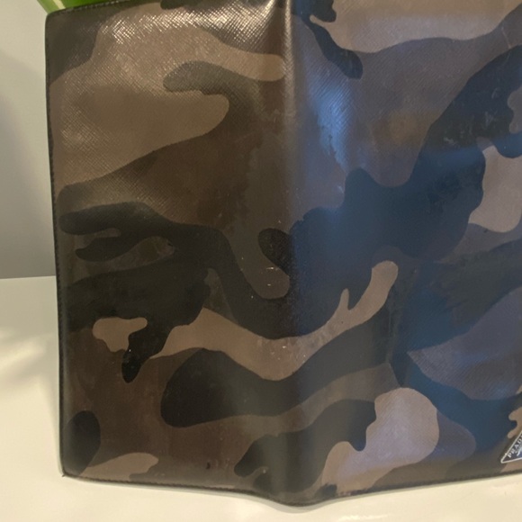 Authentic Men’s Prada Check Book/Cars Holder - Picture 6 of 12